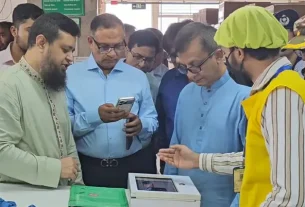 শিল্প, বস্ত্র ও পাটমন্ত্রী