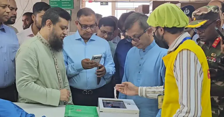 শিল্প, বস্ত্র ও পাটমন্ত্রী