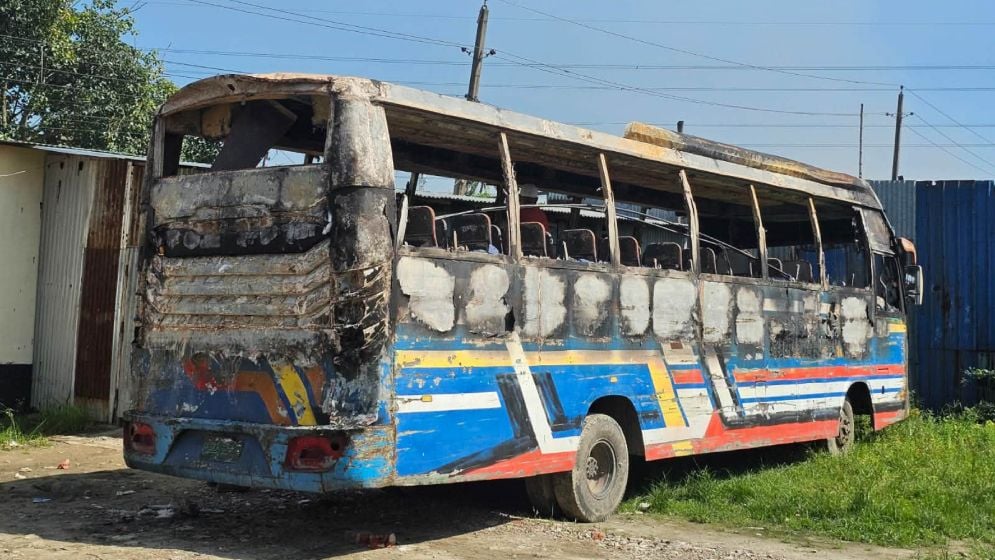 বাসে আগুন